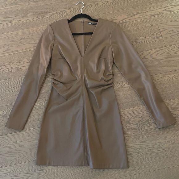 Zara leather dress. Brown Color. Never worn - Picture 1 of 2
